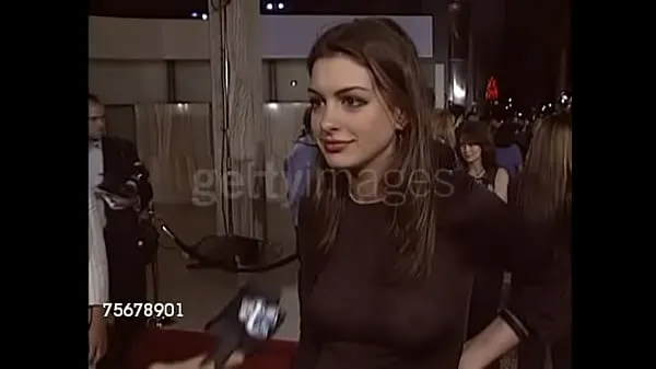 Ny Anne Hathaway in her infamous see-through top fint rør
