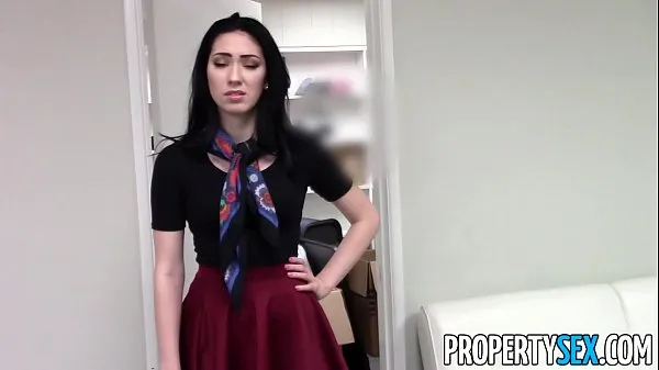 Új PropertySex - Beautiful brunette real estate agent home office sex video finomcső