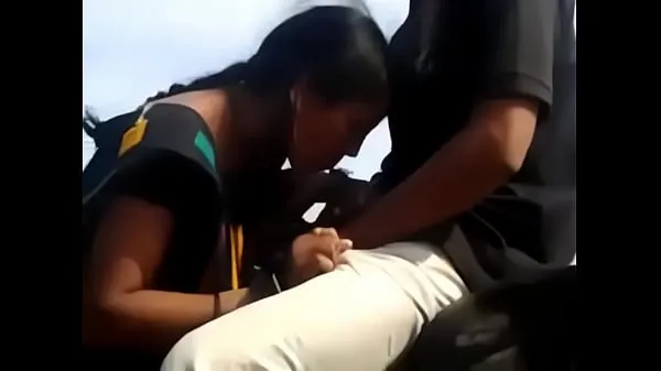 Nieuwe desi couple having quickie by the road while friend films fijne Tube
