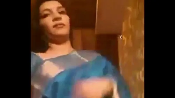 New Hot Indian Aunty removing saree fine Tube