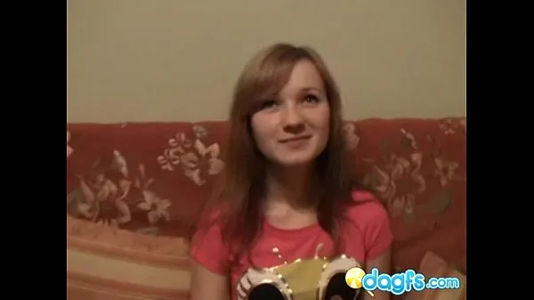 Νέος Russian teen learns how to give a blowjob λεπτός σωλήνας