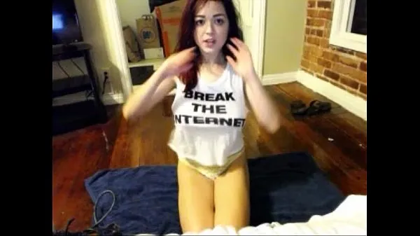 أنبوب جديد Teen with Huge Natural Tits plays on Webcam غرامة
