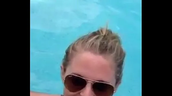 Ống Blowjob In Public Pool By Blonde, Recorded On Mobile Phone tốt mới