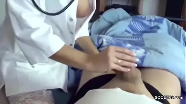 Uusi Nurse jerks off her patient hieno tuubi