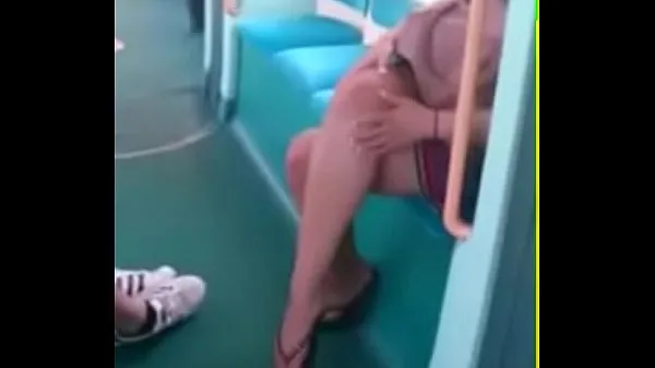 Nieuwe Candid Feet in Flip Flops Legs Face on Train Free Porn b8 fijne Tube