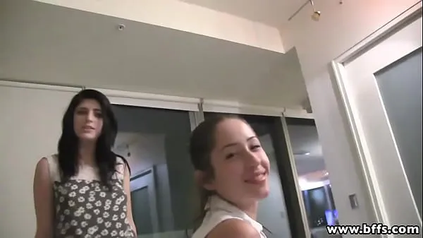 Ống Adorable teen girls pajama party and one of the girls with glasses gets her pussy pounded by her friend wearing strapon dildo tốt mới