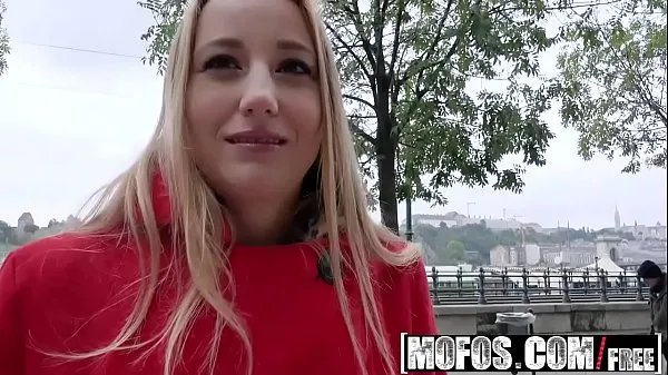 Új Mofos - Public Pick Ups - Young Wife Fucks for Charity starring Kiki Cyrus finomcső
