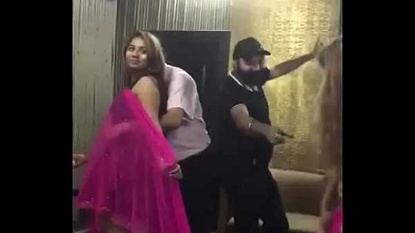 Yeni Desi mujra dance at rich man party ince tüp
