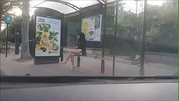Nová bitch at a bus stop jemná trubice