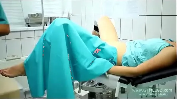 새로운 beautiful girl on a gynecological chair (33 파인 튜브