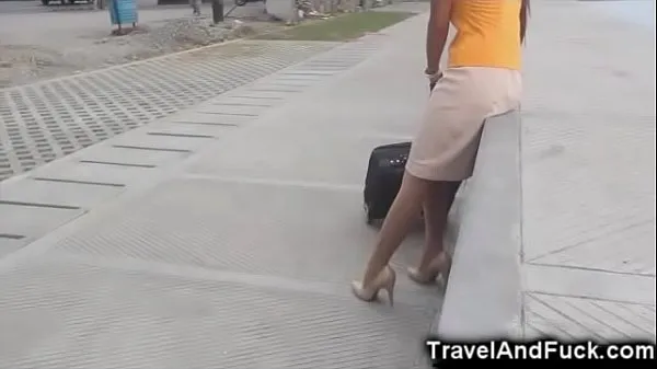 Νέος Traveler Fucks a Filipina Flight Attendant λεπτός σωλήνας