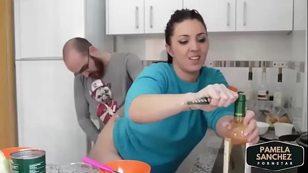 Nytt Fucking in the kitchen while cooking Pamela y Jesus more videos in kitchen in pamelasanchez.eu fint rör