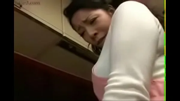 Nová Japanese Wife and Young Boy in Kitchen Fun jemná trubice