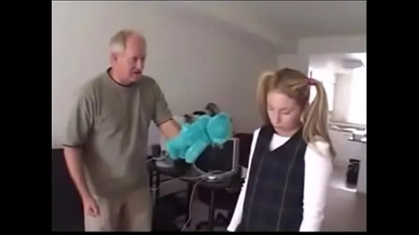 Új Little Daugter punished by her old horny finomcső