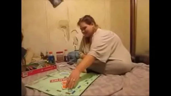 新型Fat Bitch Loses Monopoly Game and Gets Breeded as a result细管
