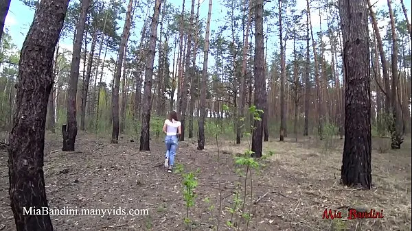 Nytt Public outdoor fuck for fit Mia in the forest. Mia Bandini fint rör