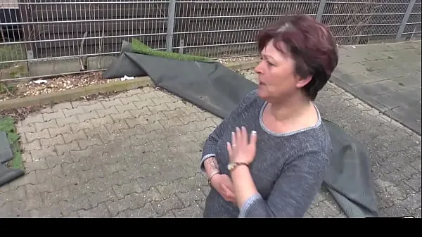 Uusi HAUSFRAU FICKEN - German Housewife gets full load on jiggly melons hieno tuubi
