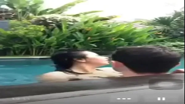 Ny Indonesian fuck in pool during live fint rør