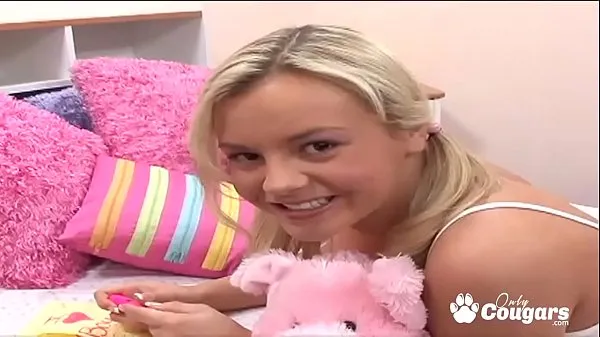 Ny Bree Olson Lifts Her Little Skirt & Takes Some Dick fint rør