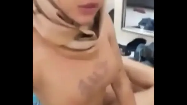 새로운 Muslim Indonesian Shemale get fucked by lucky guy 파인 튜브