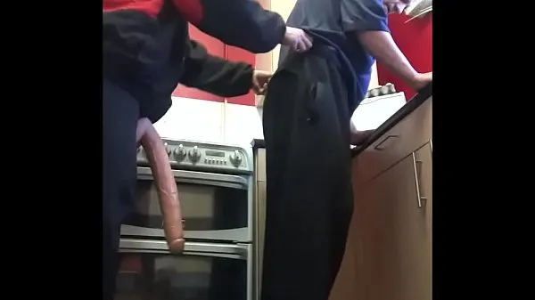 Nová bisexual guy films himself getting his ass pegged with a large dildo by masked girlfriend in the kitchen jemná trubice