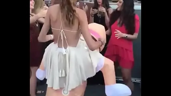 Νέος Girl dance with a dick λεπτός σωλήνας
