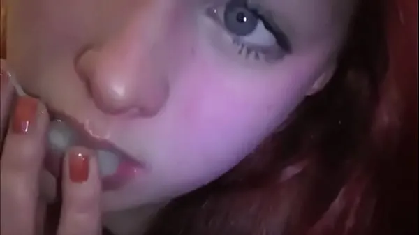Νέος Married redhead playing with cum in her mouth λεπτός σωλήνας