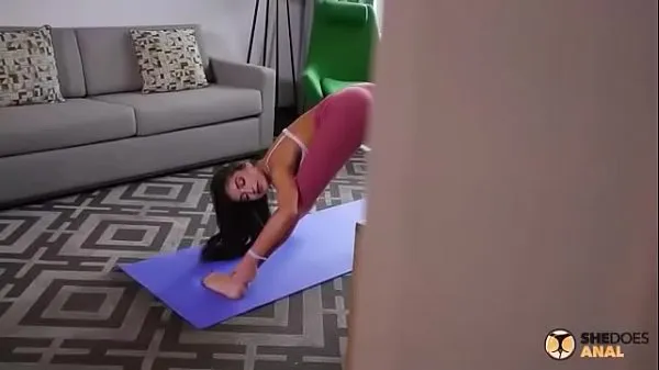 Νέος Tight Yoga Pants Anal Fuck With Petite Latina Emily Willis | SheDoesAnal Full Video λεπτός σωλήνας