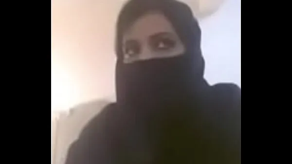 Νέος Muslim hot milf expose her boobs in videocall λεπτός σωλήνας