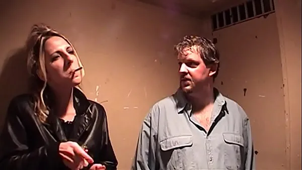 Uusi Marie Madison Smokes and Sucks in Public Elevator hieno tuubi