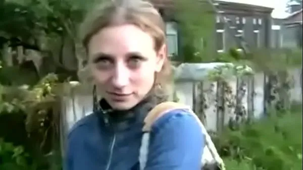 새로운 Russian whores are given on the street for money 파인 튜브