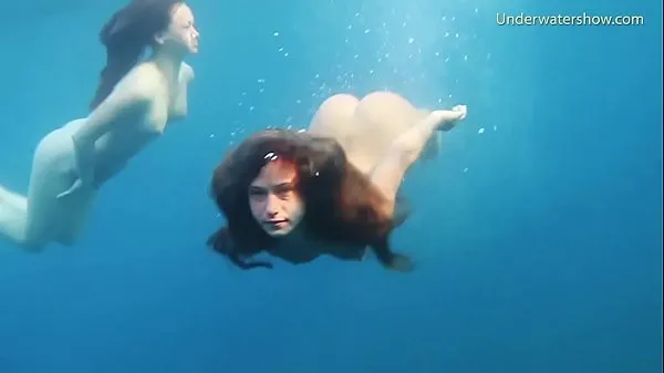 Ny Hotties naked alone in the sea fint rør