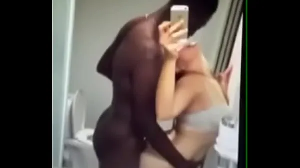 Νέος White woman records herself with a black dick λεπτός σωλήνας