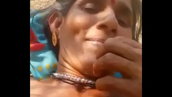 Νέος Desi village aunty pissing and fucking λεπτός σωλήνας