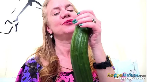 Ny EuropeMaturE One Mature Her Cucumber and Her Toy fint rør
