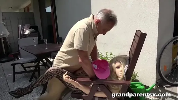 Ny Bizzare Old Guy Fucking a Plastic Doll fint rør