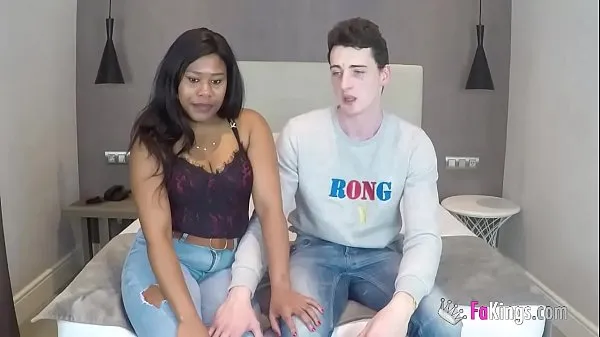 Ống Unexperienced interracial couple shows all of us how they do it at home tốt mới