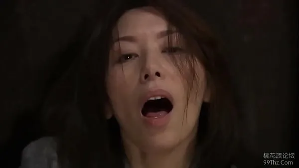 新型Japanese wife masturbating when catching two strangers细管