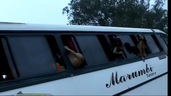 新型Naughty Brazilian gals decided to cause mayhem in the bus h. out of the window their juicy round naked butts and boobs细管