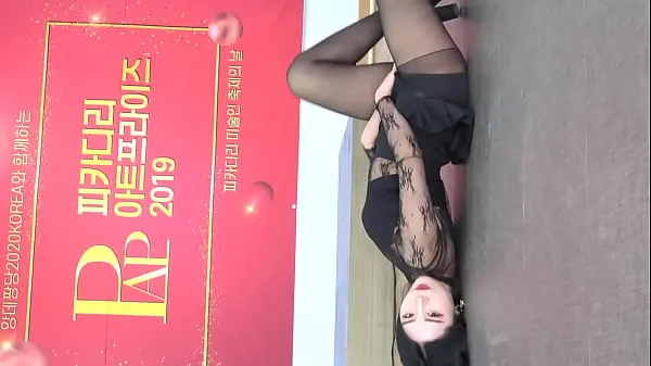 หลอดปรับ Public account [喵泡] Korean short-haired girl in black silk skirt sexy hot dance ใหม่