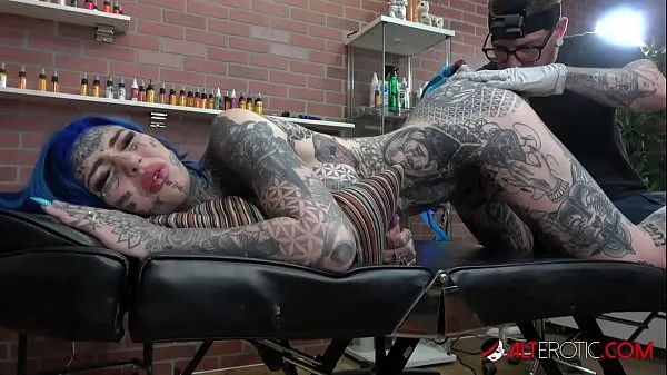 Νέος Amber Luke gets a asshole tattoo and a good fucking λεπτός σωλήνας