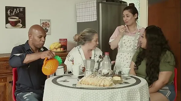 Nová THE BIG WHOLE FAMILY - THE HUSBAND IS A CUCK, THE step MOTHER TALARICATES THE DAUGHTER, AND THE MAID FUCKS EVERYONE | EMME WHITE, ALESSANDRA MAIA, AGATHA LUDOVINO, CAPOEIRA jemná tuba