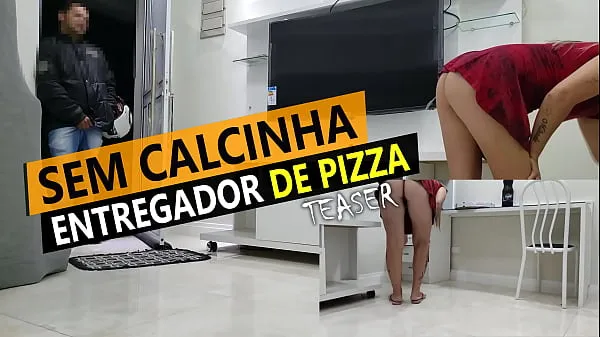Nova Cristina Almeida receiving pizza delivery in mini skirt and without panties in quarantine fina cev