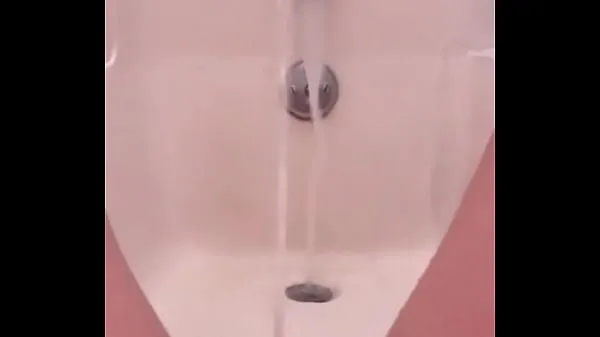 Baru 18 yo pissing fountain in the bath halus Tube