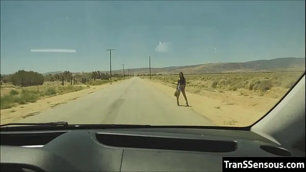 Ny Transsexual hitchhiker fucked in the ass fint rør