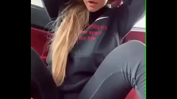 Baru Teen slut masturbating in the car tiub halus