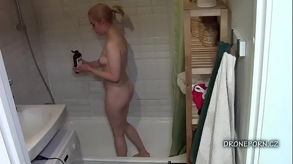 Uusi Blonde teen Maya in the shower hieno tuubi