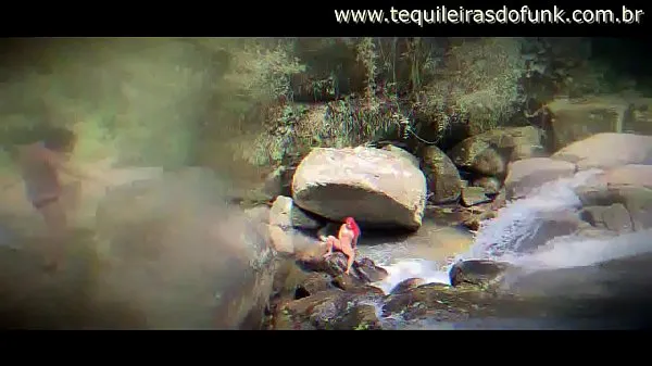 Uusi Débora Fantine Having sex with a friend in the Waterfall hieno tuubi