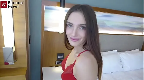 Nowa Trust Fund Babe Wants To Try Porn For The First Time - BananaFever AMWF cienka rurka