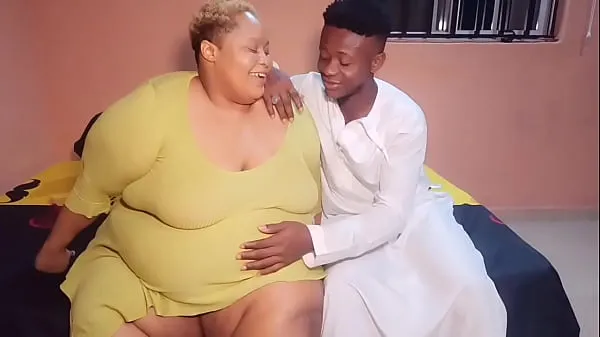 Nieuwe AfricanChikito Fat Juicy Pussy opens up like a GEYSER fijne Tube